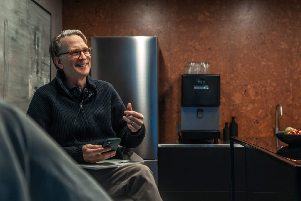 Alt = David Koepp on the set of DISCLOSURE DAY, directed by Steven Spielberg 2026 © Universal Studios. All Rights Reserved.

