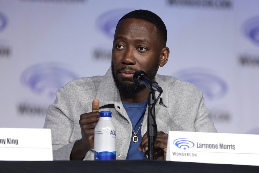 Alt = Lamorne Morris speaking at the 2022 WonderCon, for "Woke", at the Anaheim Convention Center in Anaheim, California.
Please attribute to Gage Skidmore if used elsewhere.
Gage Skidmore from Surprise, AZ, United States of America
Creative Commons Attribution-Share Alike 2.0
Spider-Noir TV Series Review