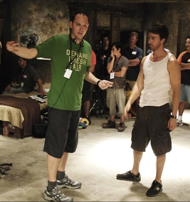 Alt = Director Louis Leterrier and Edward Norton on the set of The Incredible Hulk (2008) ©Marvel Studios and the Walt Disney Company. All rights reserved.
The Incredible Hulk Review