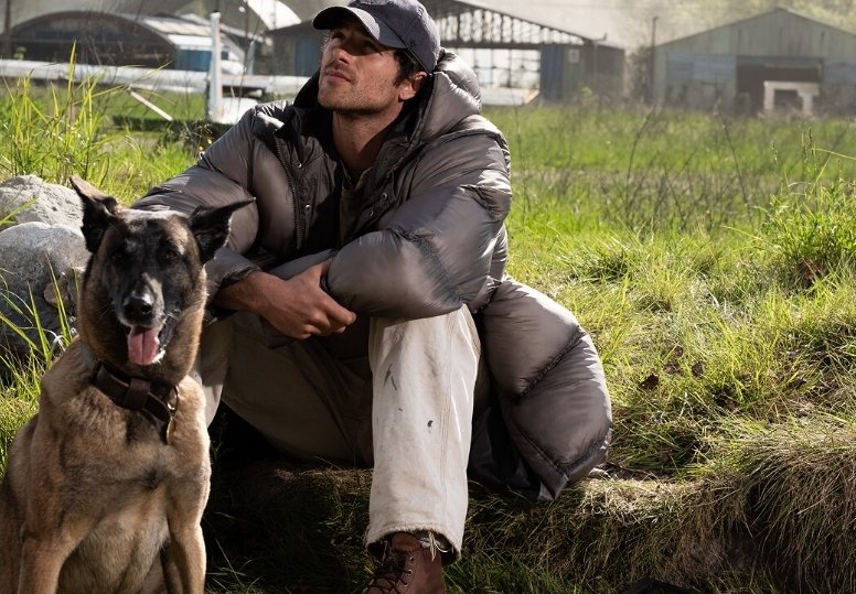 Alt = Jacob Elordi as Hig and Jasper in 20th Century Studios’ THE DOG STARS. Photo by Fabio Lovino. © 2026 20th Century Studios. All Rights Reserved.
The Dog Stars Movie Review