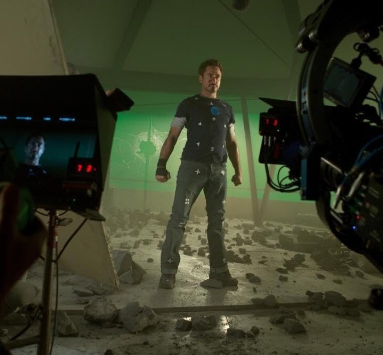 Alt = Robert Downey Jr on the set of Iron Man 3 (2013) ©Marvel Studios and the Walt Disney Company. All rights reserved.
Iron Man 3 Review