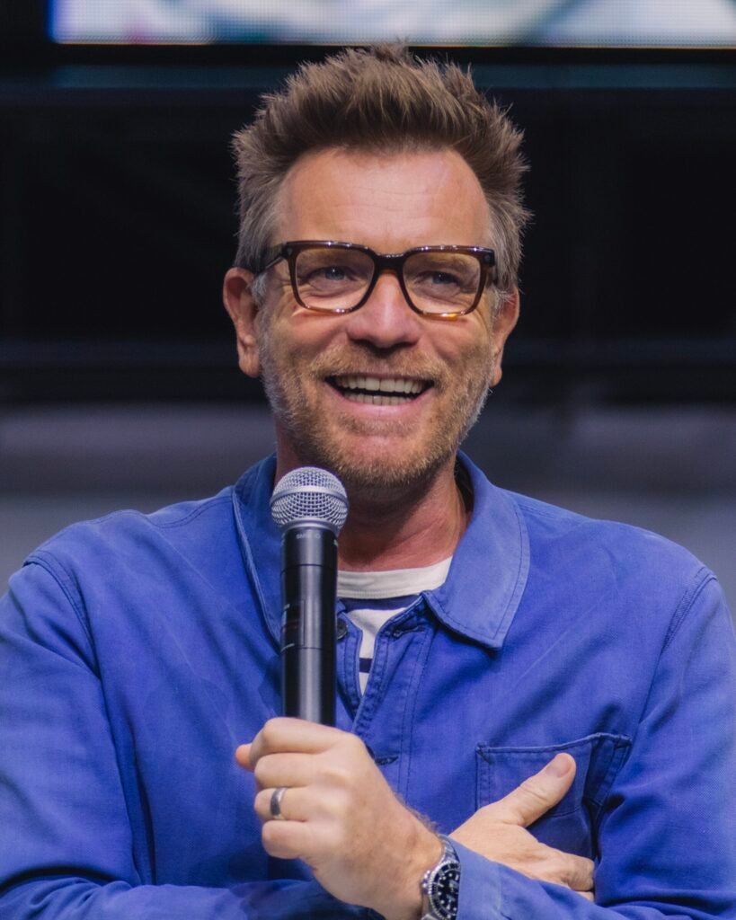 Alt = Ewan McGregor at Los Angeles Comic Con 2024
By Kevin Paul ©Creative Commons Attribution 4.0
The End Of Oak Street Review