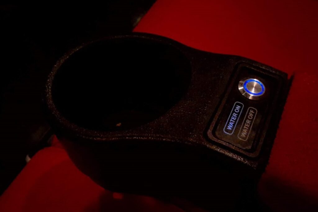 Alt = A 4DX Seat showing the switches for the water spray at RZ Anjo Korona Cinema 4DX 2020-06. By Razgrad ©Creative Commons Attribution-Share Alike 4.0
Spider-Man: Brand New Day 4DX 3D Review