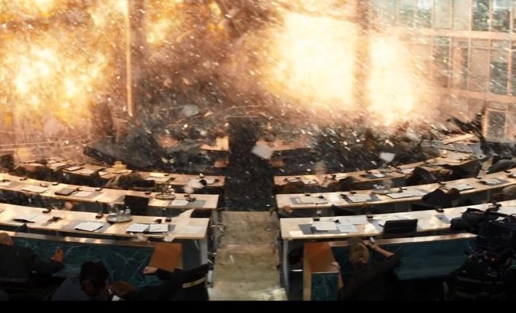 Alt = A scene from Captain America: Civil War (2016) ©Marvel Studios and the Walt Disney Company. All rights reserved.
Captain America Civil War Review