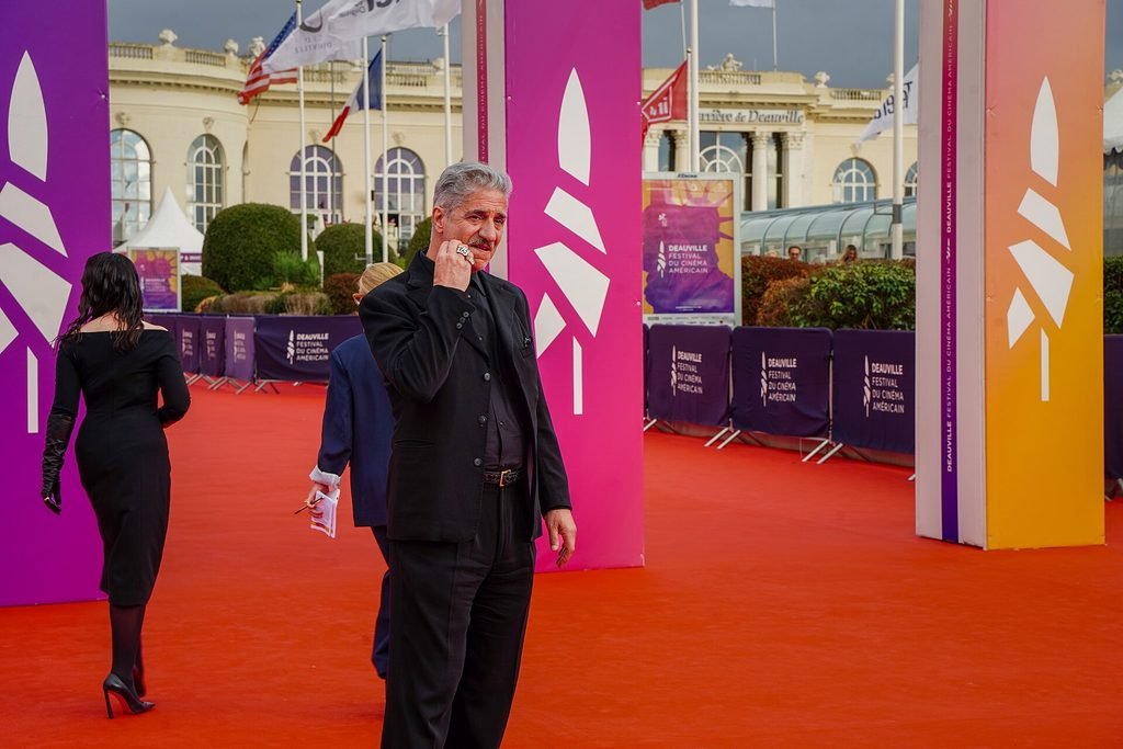 Alt = Opening ceremony of the Deauville American Film Festival 2026 Simon Abkarian By Elyot Boudart ©Creative Commons Attribution-Share Alike 4.0
De Gaulle: Liberté Review
