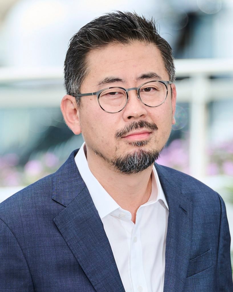 Alt = Na Hong-jin poses during the "Hope" photocall at the 79th annual Cannes Film Festival at Palais des Festivals on May 18, 2026 By Gabriel Hutchinson ©Creative Commons Attribution-Share Alike 4.0
Hope 2026 Review