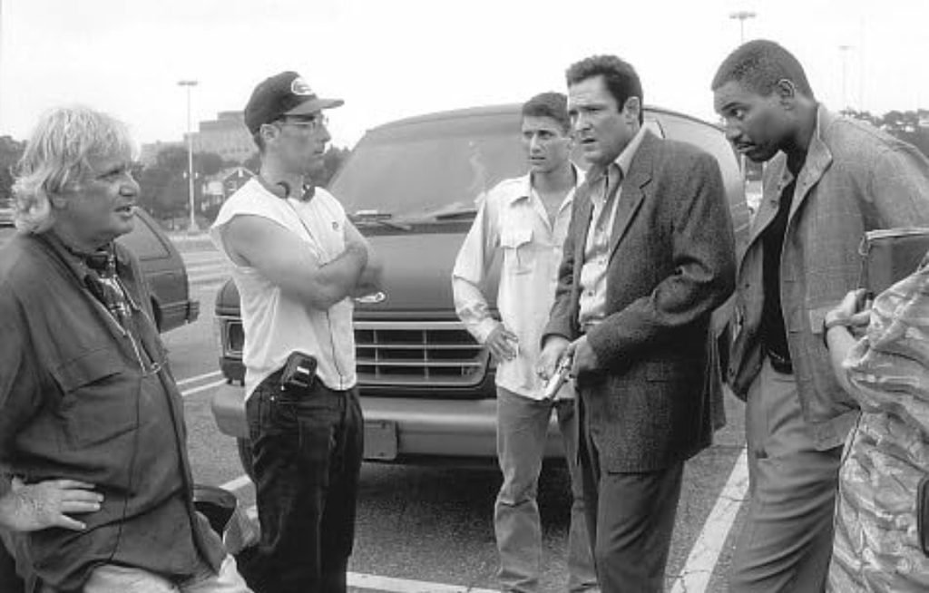 Alt = Peter Medak, Frank Mancuso Jr., Justin Lazard, Michael Madsen and Mykelti Williamson on the set of Species II (1998) © 1998-Metro-Goldwyn-Mayer Pictures Inc.-All rights reserved